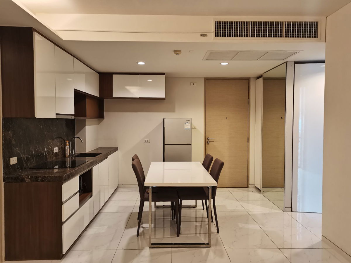 hirty-nine, Cozy 2 Bedroom with 70 sqm living amid Sukhumvit area. Best price offered.