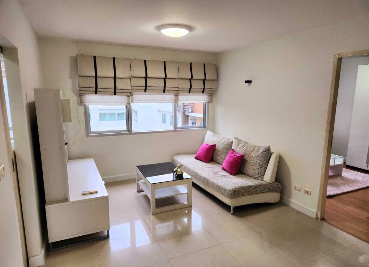 One Thonglor                 Station