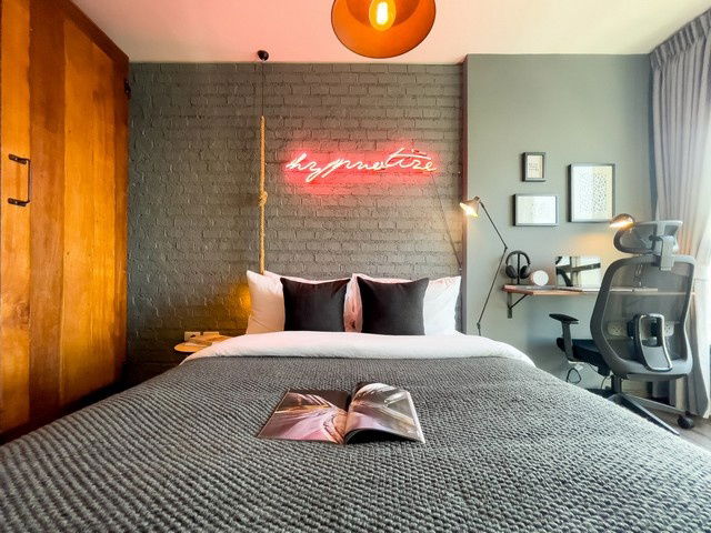 C6406 Rent  :  Condo  The Base Park East Sukhumvit 77 ( BTS On Nut ) 064 665 4666