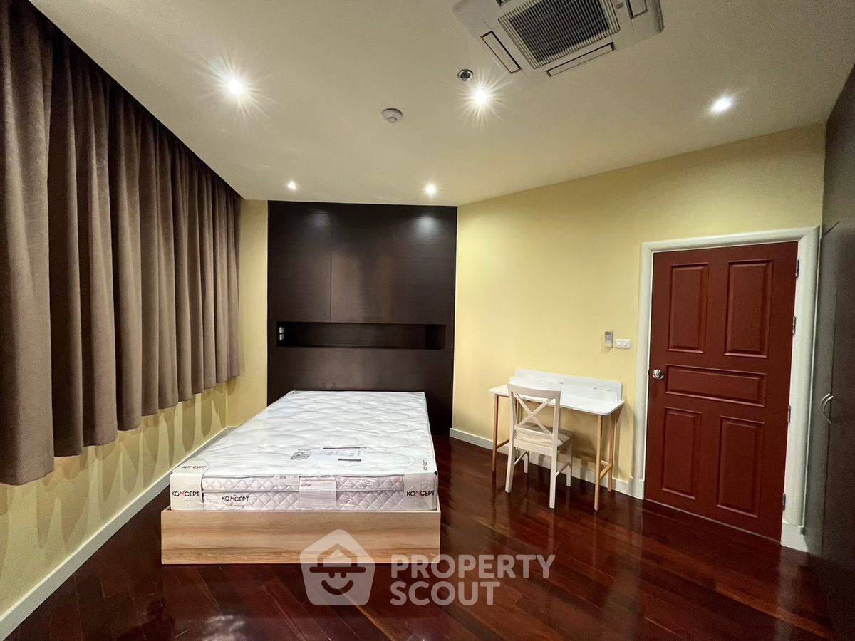 3-BR Condo at Supalai Park Phaholyothin near BTS Ha Yaek Lat Phrao (ID 2464431)