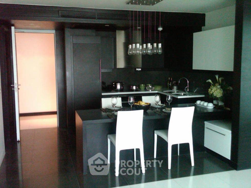 คอนโด 2 ห้องนอน ที่ เอท ทองหล่อ เรสซิเดนซ์ คอนโดมิเนียม ใกล้ BTS ทองหล่อ (ID 512652)