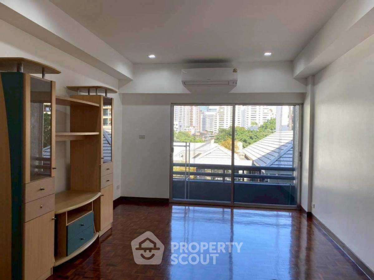 2-BR Condo at Prasanmit Condominium near BTS Asok (ID 2461801)