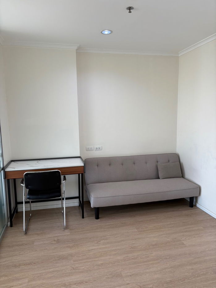 Condo for rent Lumpini Place Ratchayothin (equipped with washing machine)