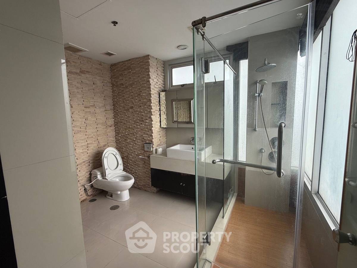 3-BR Condo at Nusasiri Grand Condominium near BTS Ekkamai (ID 1989699)