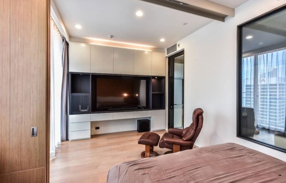 Ashton Silom. 1bed 50sqm. Line id: @pfagent