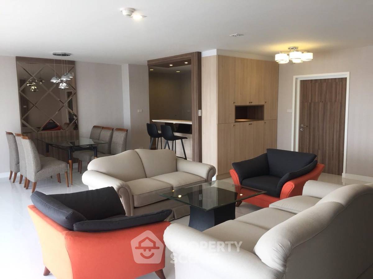 2-BR Condo at Saichol Mansion near BTS Saphan Taksin (ID 453039)