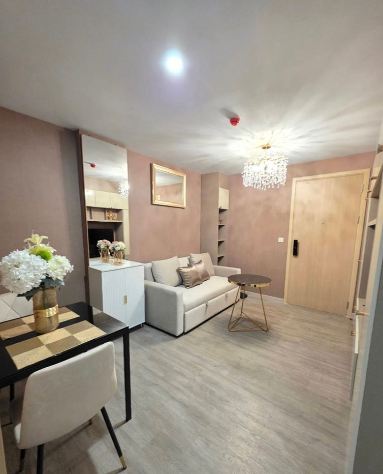 For rent: The Shade Sathorn 1, new room, beautiful, ready to move in, never rented out, near MRT Khlong Toei. Interested, add Line @841qqlnr