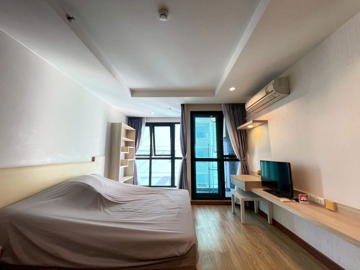 Condo for rent, Ladda Plus, prime location, near the community, pool view, beautifully decorated, fully furnished, convenient transportation