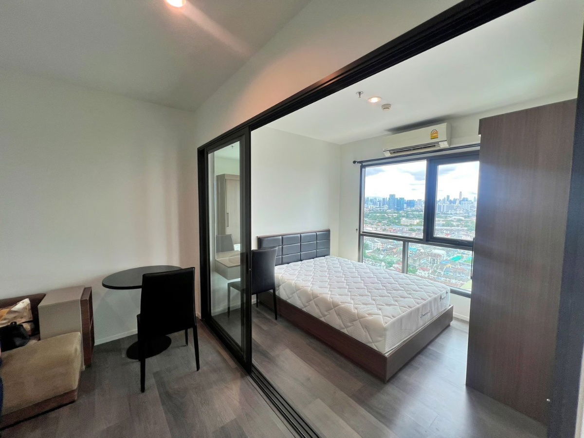 The stage taopoon         interchange