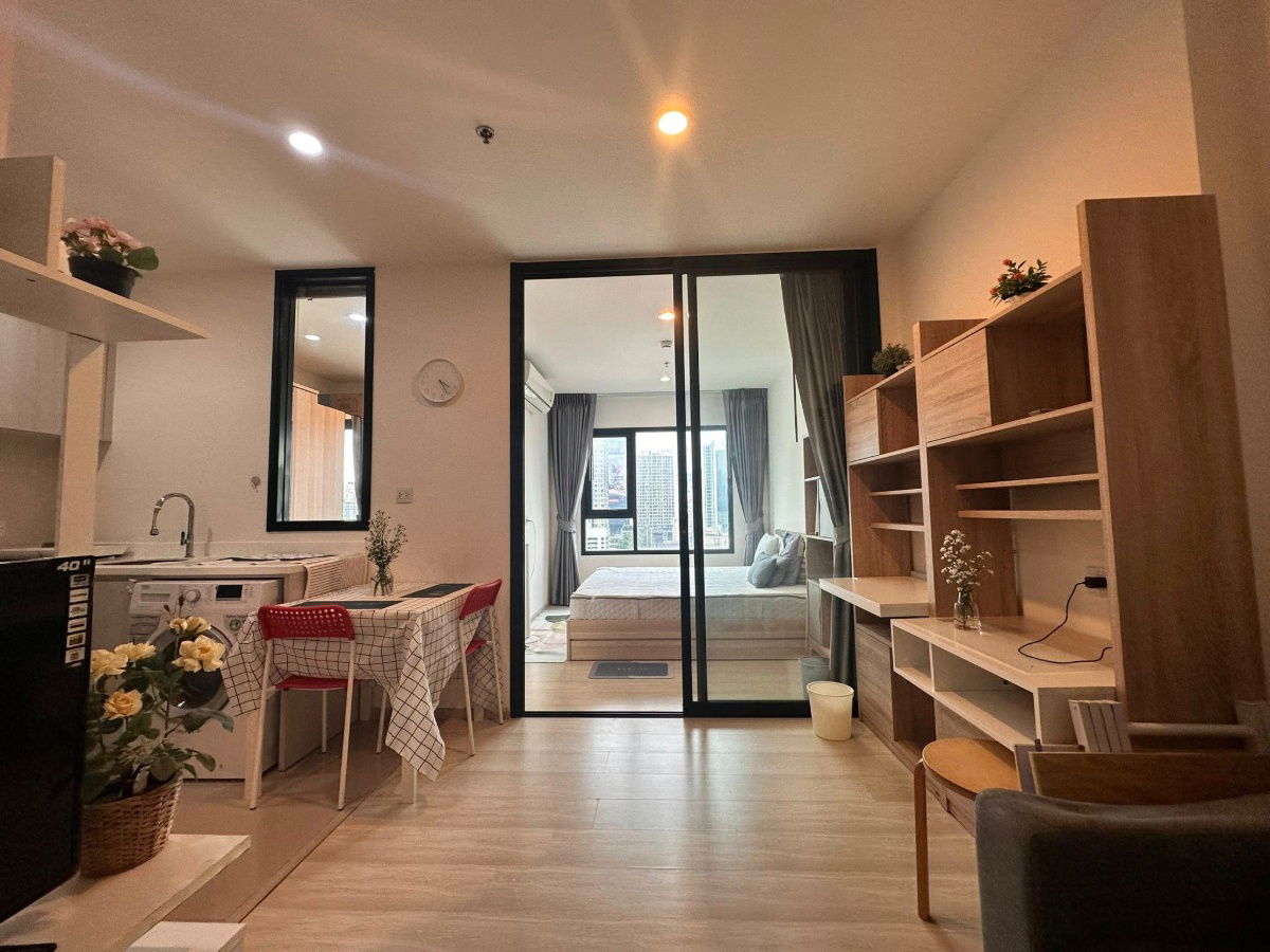 Ready to move in Life Asoke Condo for Rent