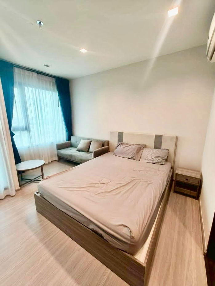 code : E180 Life Sathorn Sierra