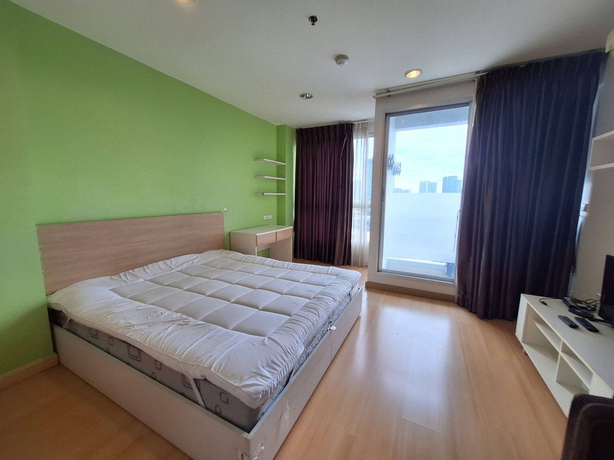 Studio at   Life @ BTS Tha Phra  31.5 sq m  studio unit