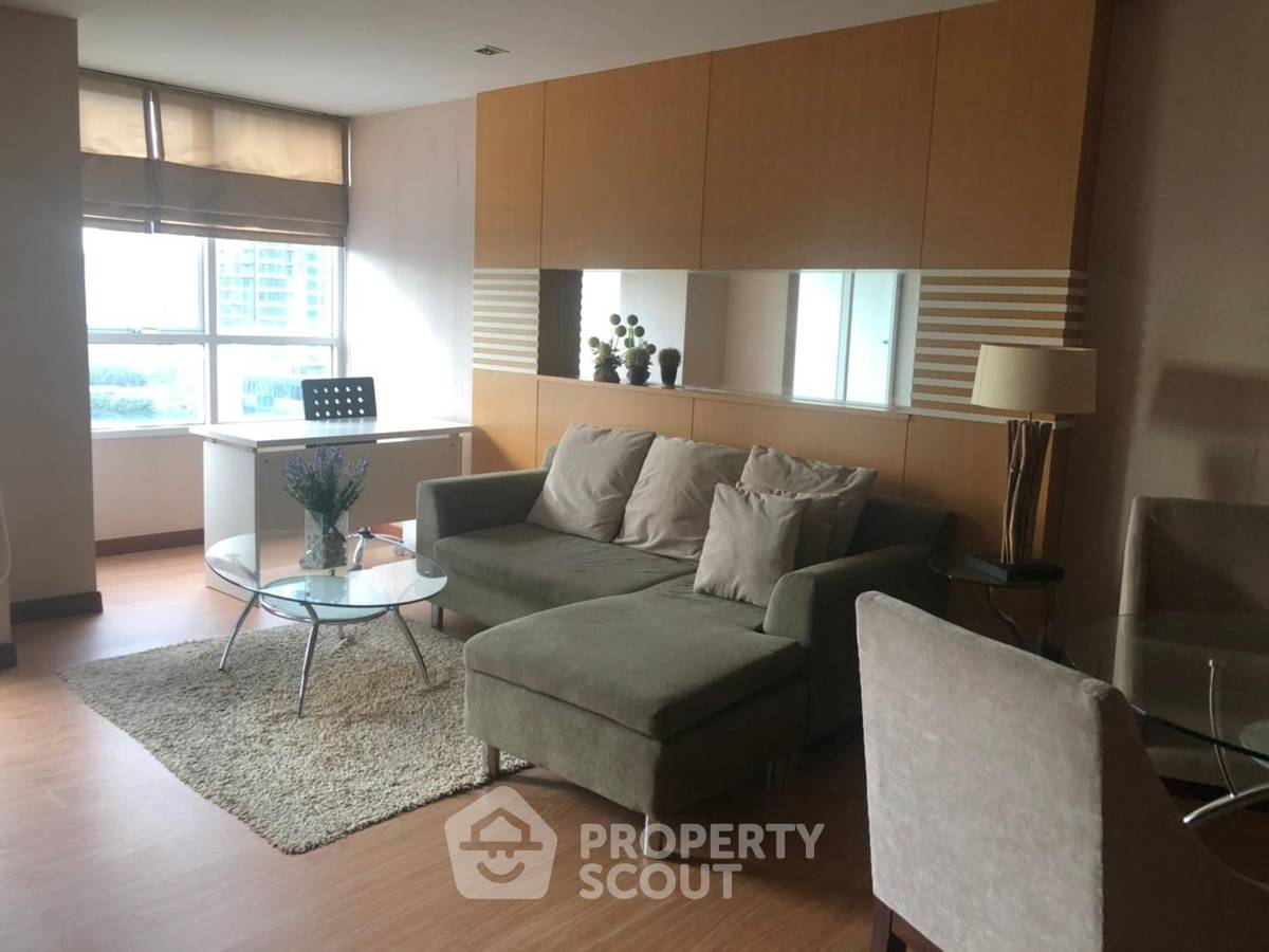 2-BR Condo at Urbana Langsuan Condominium near BTS Ratchadamri (ID 452849)