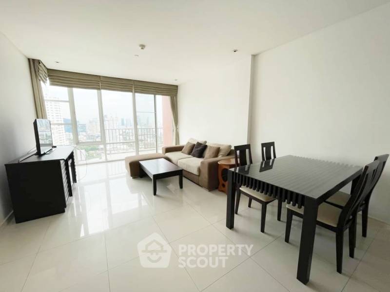 2-BR Condo at Fullerton Sukhumvit near BTS Ekkamai (ID 825022)