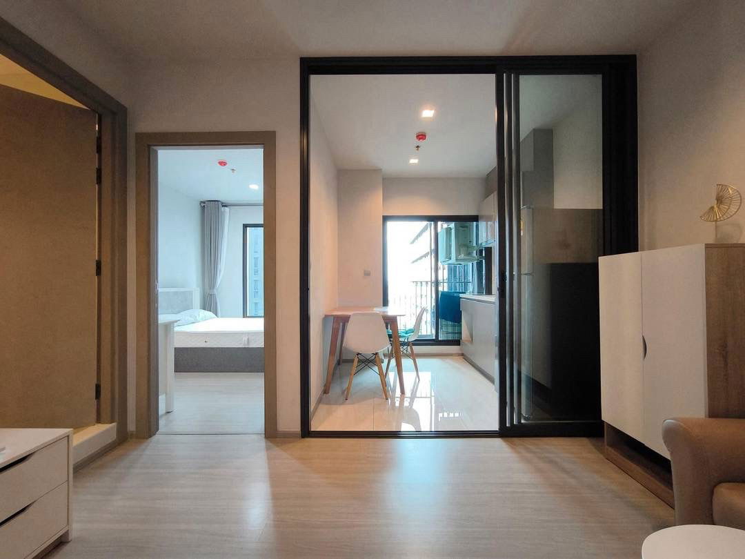 T107 Condo for rent Life Asoke Rama9, room 33 sq.m. Near SWU. Spacious room, ready to move in, super special price.