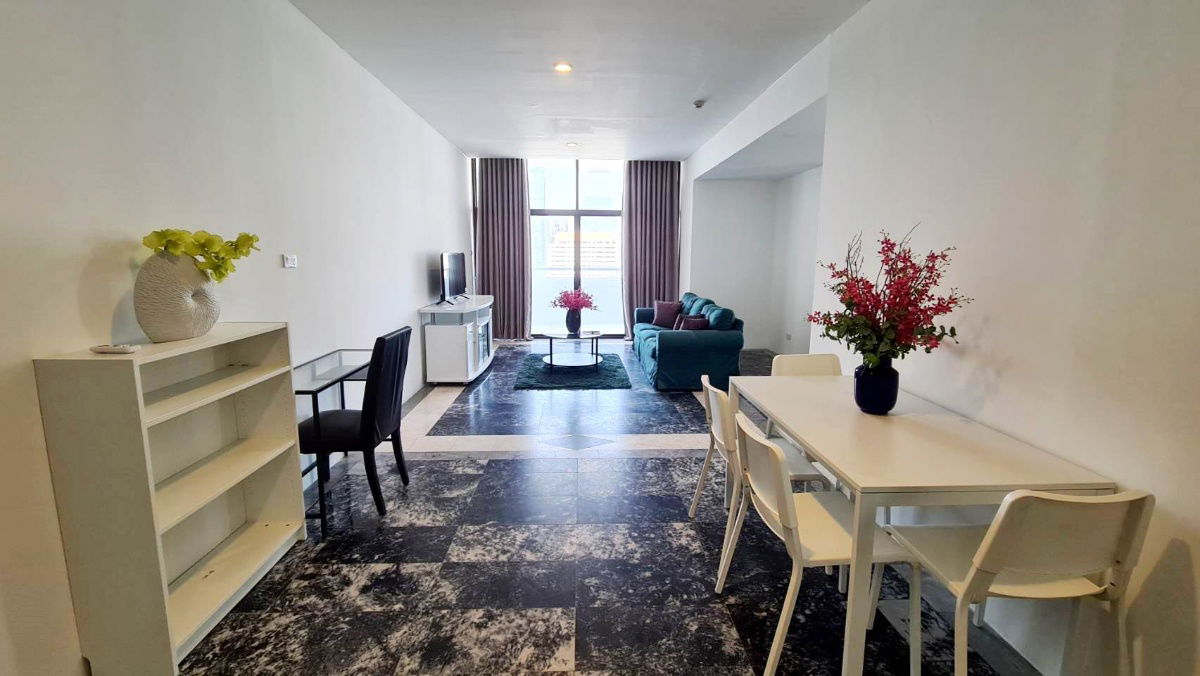 宽敞的 2 间卧室/2 间浴室通罗