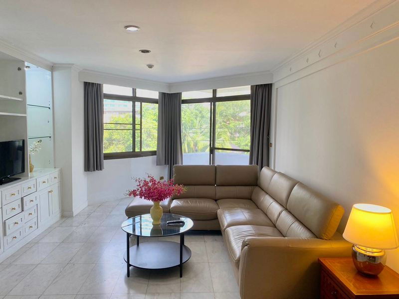SPACIOUS 2 BEDROOMS / 2 BATHROOMS THONGLOR