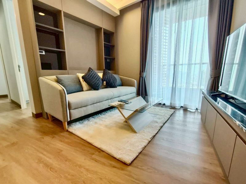Lumpini 24 2 Bedroom, BTS PhromPhong (Condo For Rent)