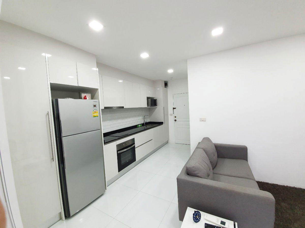All new renovate Sukhumvit 18 , CBD Bangkok  15,000 bth / month