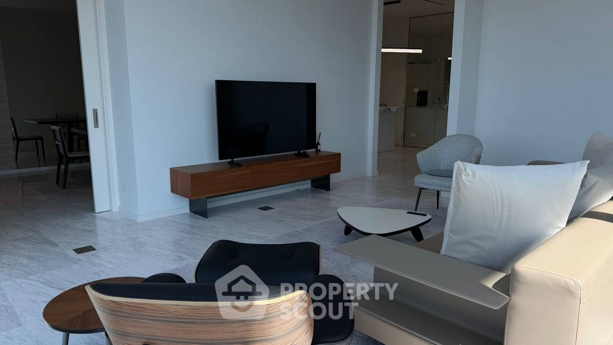 1-BR Condo at Four Seasons Private Residences Bangkok near BTS Saphan Taksin (ID 2472265)