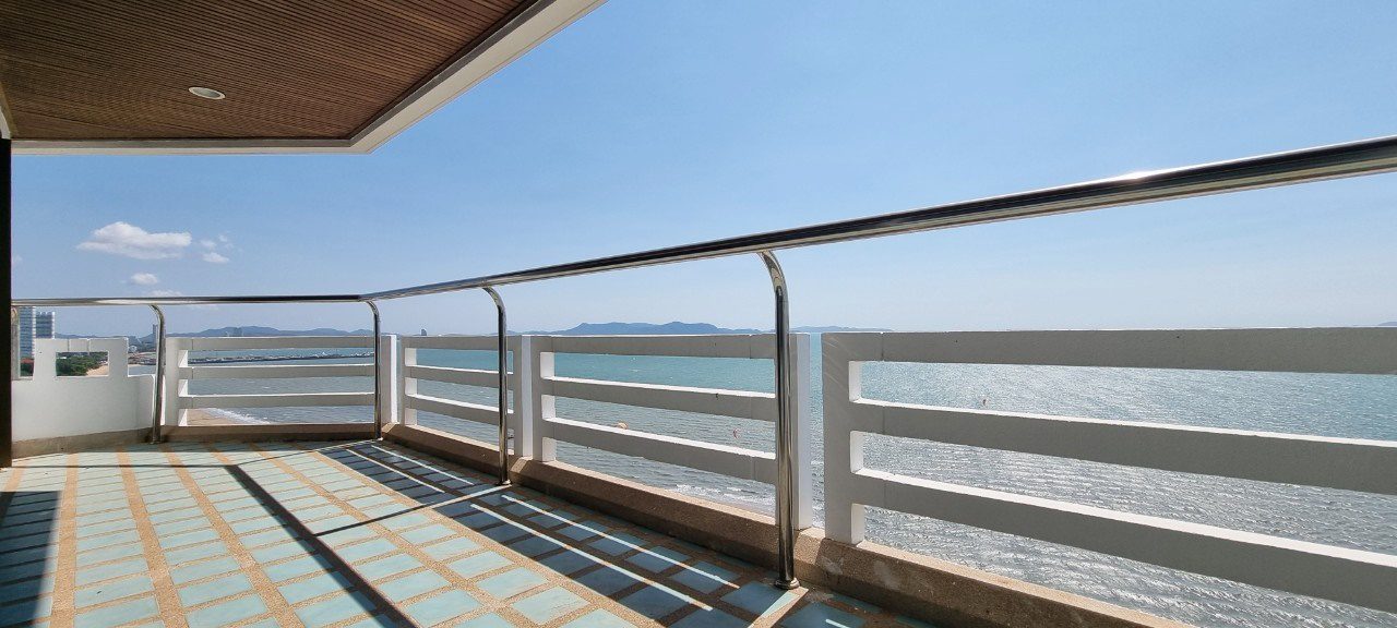 Goldensand Beachside Condominium 3 Beds for Rent