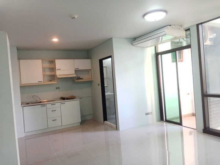 sale/rent condo lumpini parkview