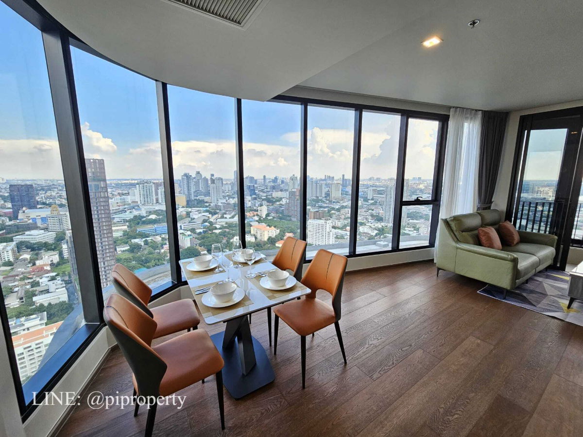 Floor-to-ceiling windows with panoramic views, 2Bedrooms unit for rent in Ideo Q Sukhumvit 36.  Thonglor - Rama 4 lifestyle. Ready for moving in.