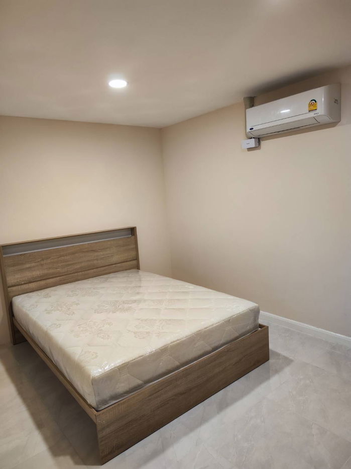 Rent a beautiful, ready-to-move-in 2-bedroom unit at State Tower, high floor, Near Assumption School Bangrak. Interested? Add me on Line: @841qqlnr