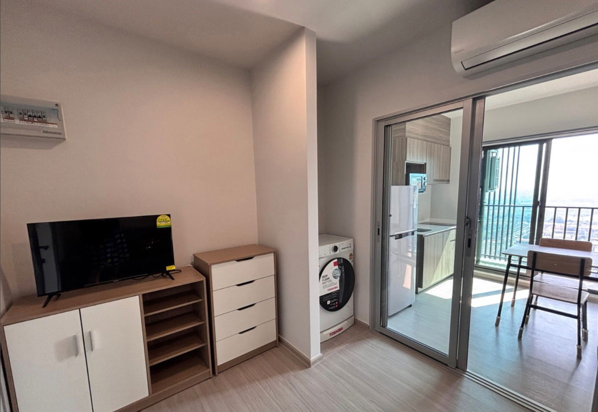 Rent a beautiful, affordable, fully furnished condo at The Parkland Phetkasem 56, near MRT Phasi Charoen. Interested? Add me on Line: @841qqlnr