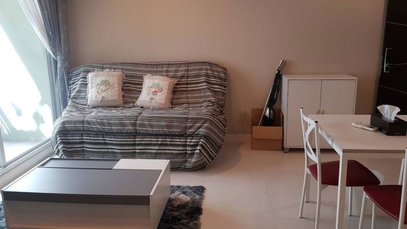 available now!!!  1 bedroom 47 sqm. with bathtub Condo The Crest Sukhumvit 24 next to BTS Phromphong