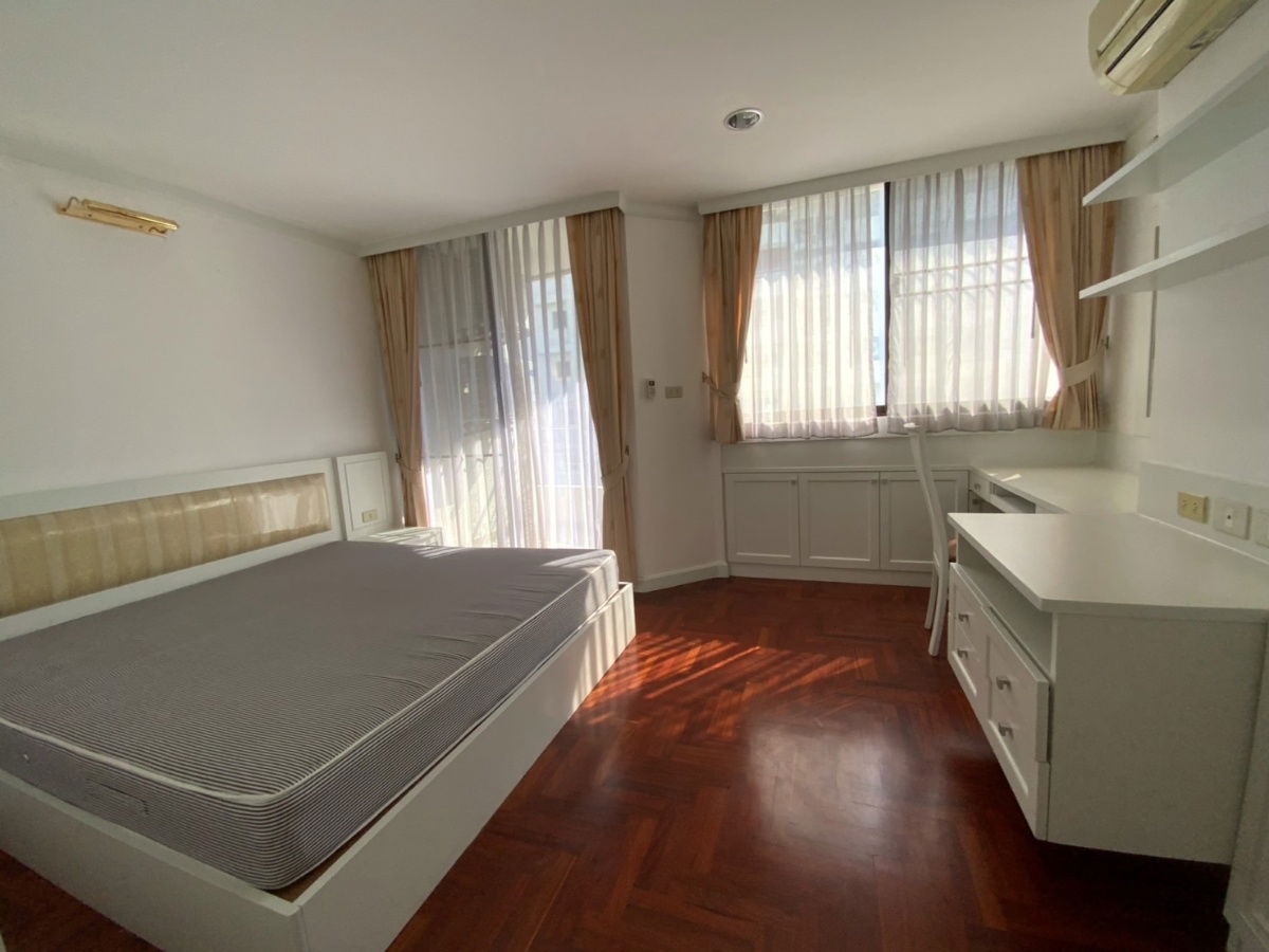 P-43864 Condo for rent Supalai Place Condominium fully furnished (Confirm again when visit).