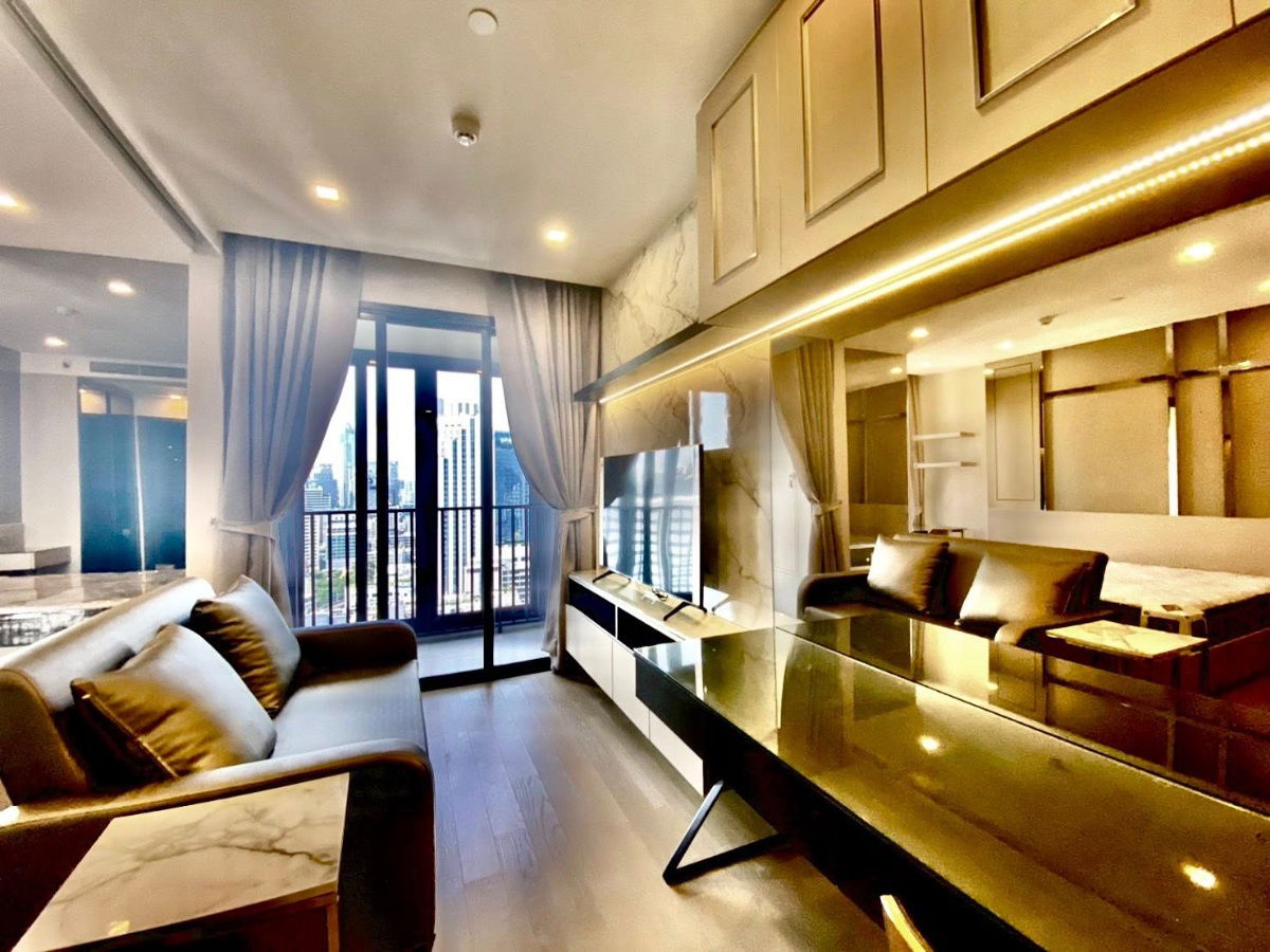 For rent !! Fully furnished, elegant condo [ASHTON ASOKE] next to the MRT