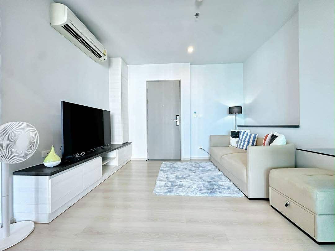 For rent  Life Ratchadapisek Condo 1 Bedroom 39 sum 16 K  !!! Special  Price