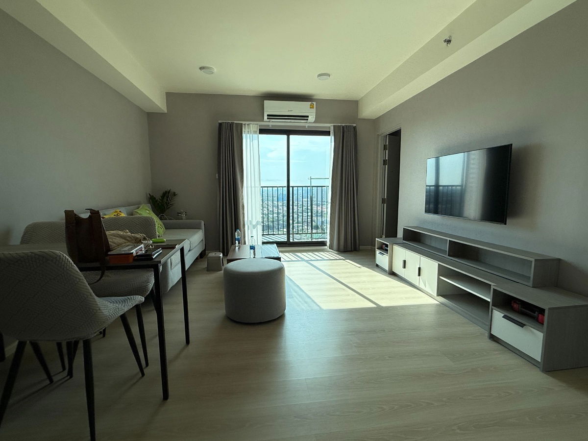 A space Mega2 two bedroom in Mega Bangna