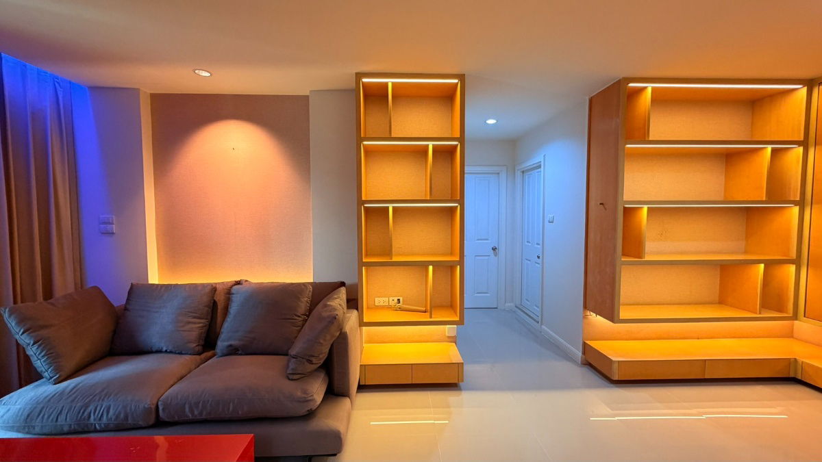 For Rent !!! LUMPINI PLACE RAMA 9 , Area 70 sq.m.