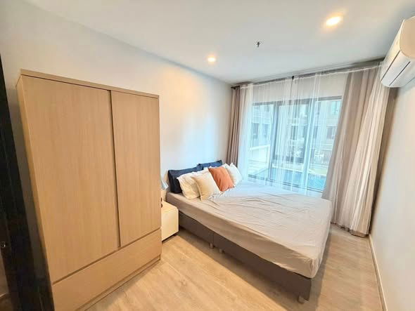 Regent Home Wutthakat | Price 11,000 THB | Beautiful room, great location, fully furnished, ready to move in.