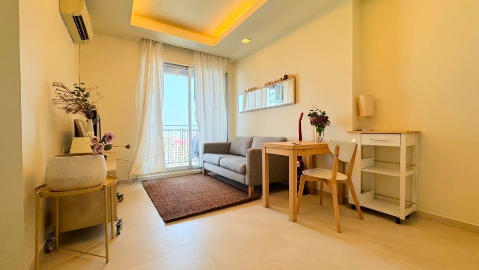 Thru Thonglor 15th floor Soi Thonglor side (east)