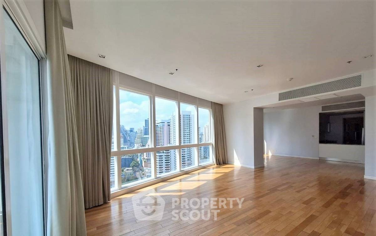3-BR Condo at Millennium Residence @ Sukhumvit Condominium near BTS Asok (ID 2478757)