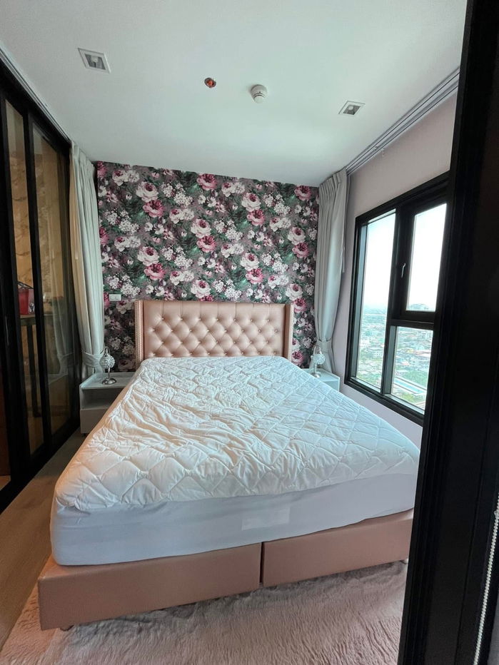 For rent  The base Petchakasem Floor 24 , 31.75 sq.m.