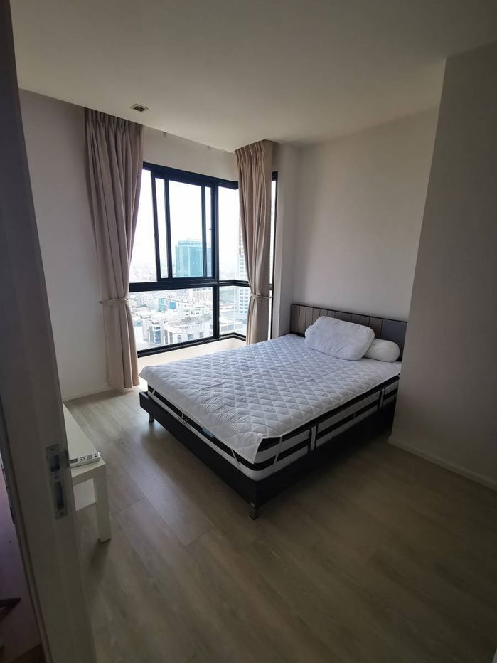 G8755💛中国客户，请加微信。(在联系方式的旁边) 🅵🅾🆁  🆁🅴🅽🆃 Quinn Ratchada 17 🅻🅸🅽🅴 ❤️💜@condopremium💜❤️Ready to move in ⬛🟨 📞 065 695 3645🟨⬛