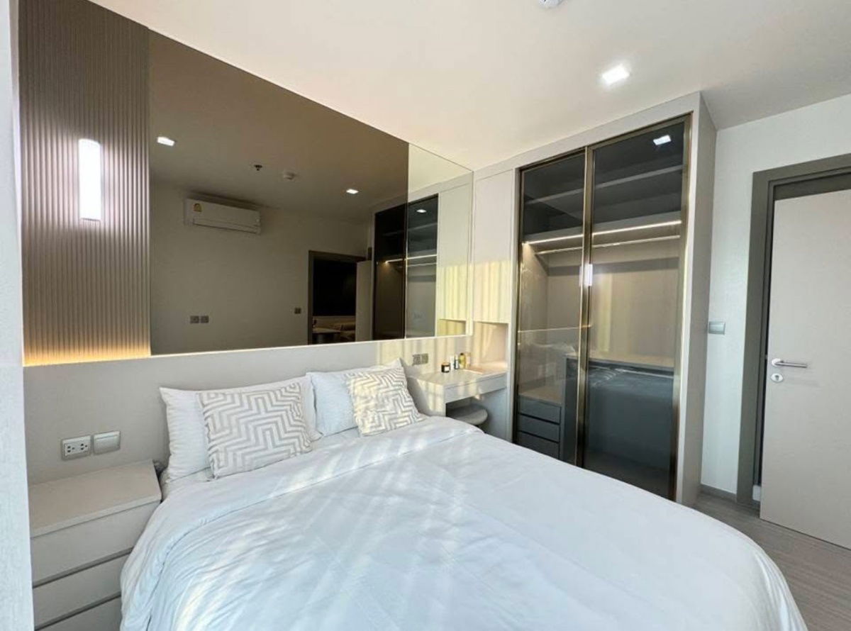 *** ให้เช่าคอนโด : Life Asoke-Rama 9 2 ห้องนอน 1 ห้องน้ำ ชั้นสูง เฟอร์นิเจอร์บิวท์อินครบชุด ใกล้ MRT พระราม 9 ***