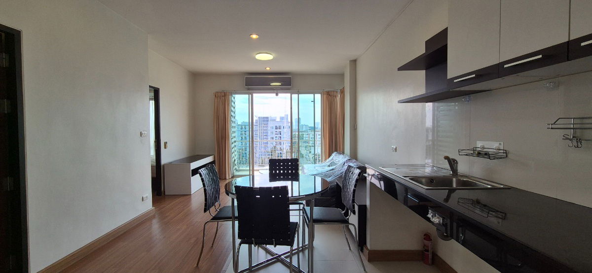 Fully furnished room for rent , near ARL and MRT Huamak station