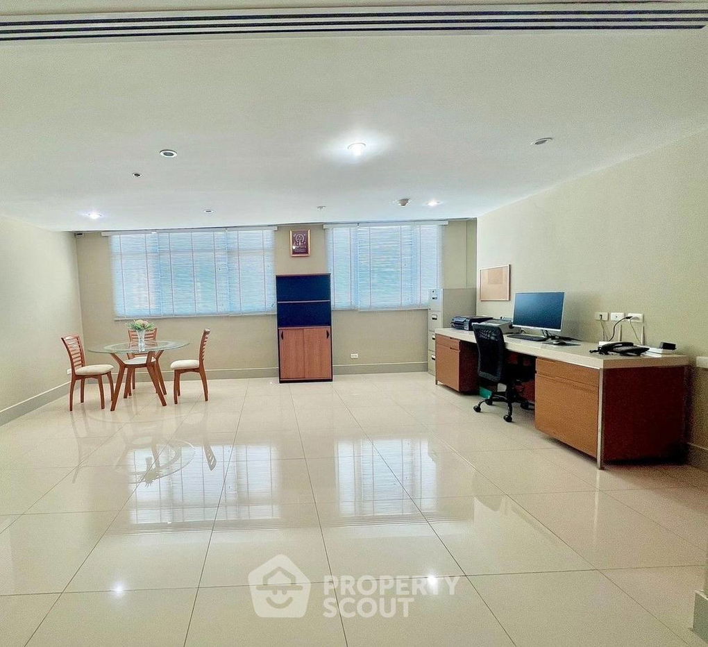2-BR Condo at Sukhumvit City Resort Condominium near BTS Nana (ID 1985842)