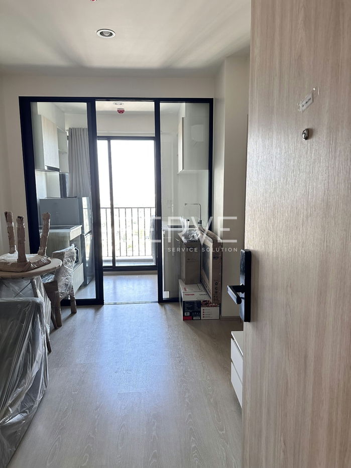 1 床大房，可欣赏城市景观，设施齐全，位置优越，靠近 MRT Lat Phrao @ NUE Noble Ratchada Lat Phrao