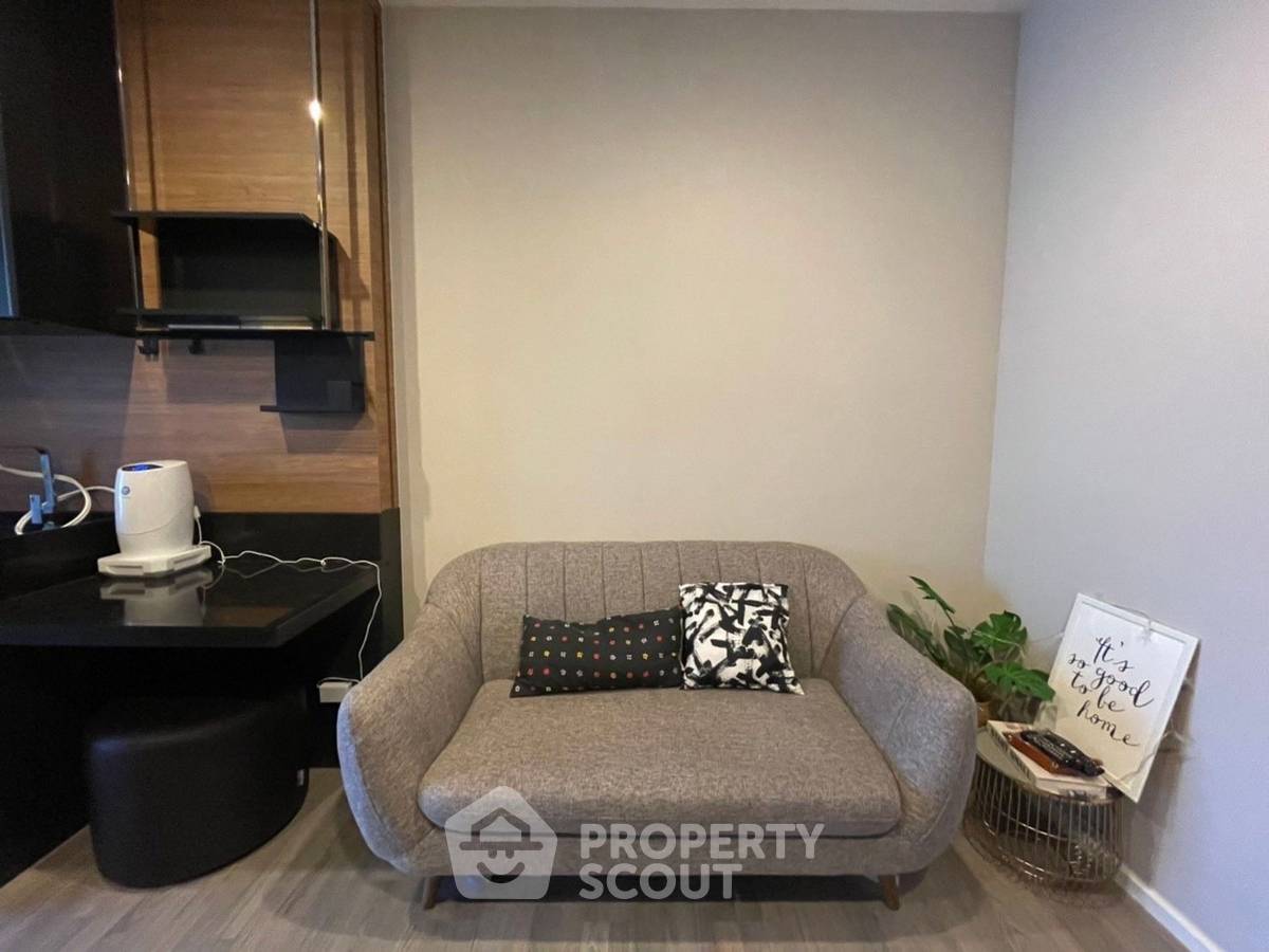1-BR Condo at The Room Sathorn - St. Louis near BTS Surasak (ID 2479381)