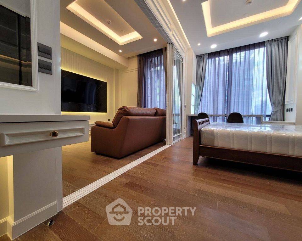 1-BR Condo at Muniq Langsuan near BTS Ratchadamri (ID 899392)