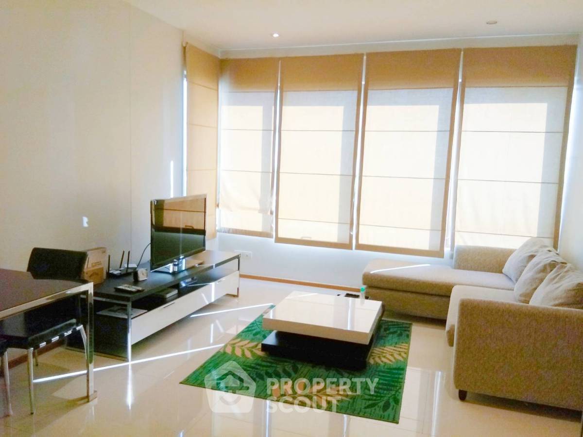 1-BR Condo at The Emporio Place near BTS Phrom Phong (ID 465598)
