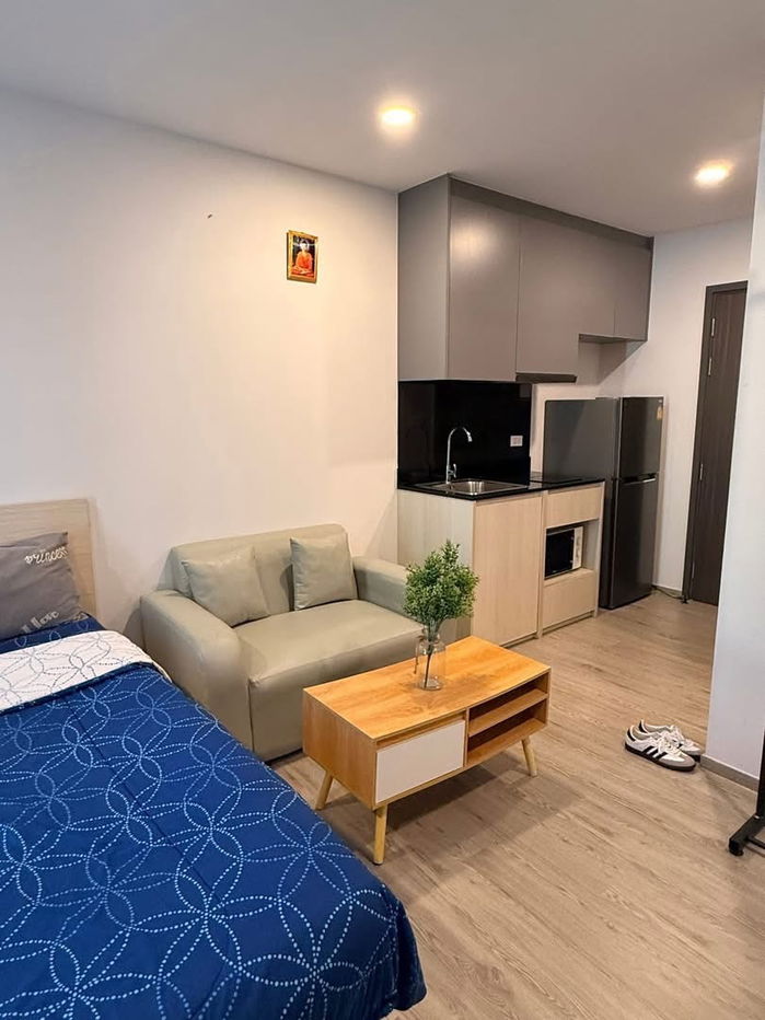 Don't delay! 🔥🔥 For rent: Dolce Lasalle condo. Beautiful room, exactly as pictured. Fully furnished with complete amenities + washing machine‼️