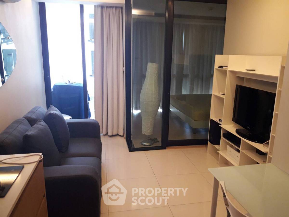 1-BR Condo at Socio Ruamrudee near BTS Nana (ID 881859)