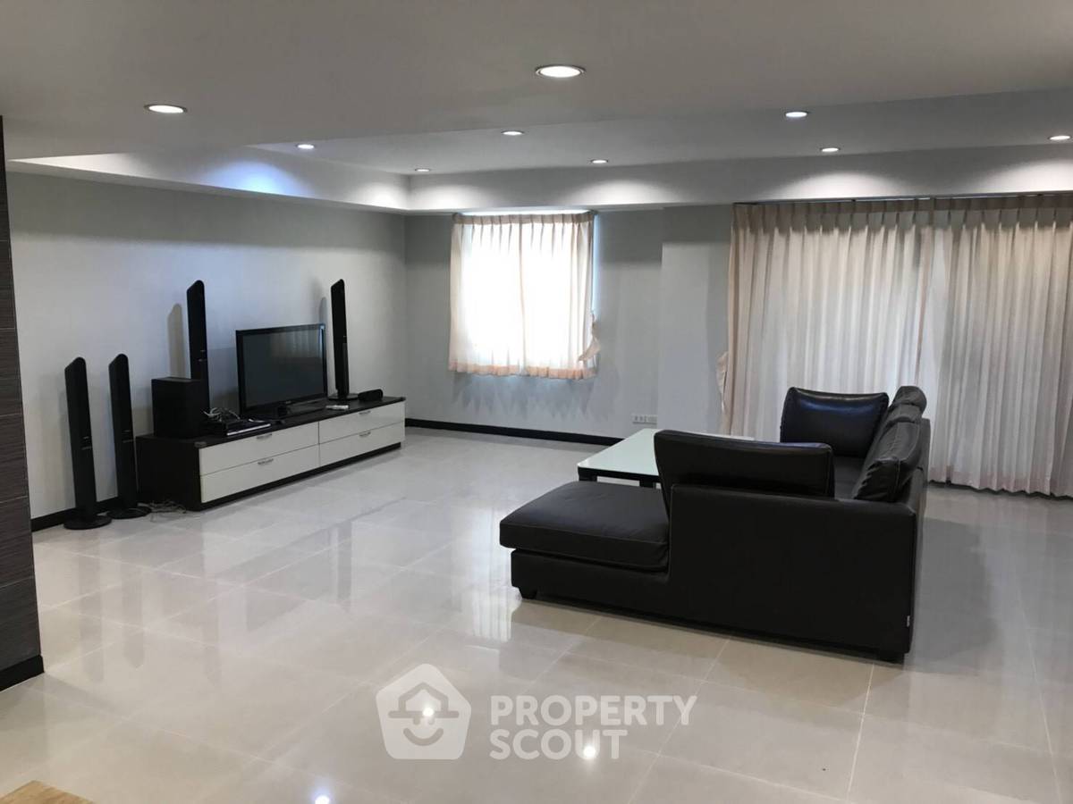 3-BR Condo at Royal Castle Sukhumvit near BTS Phrom Phong (ID 888210)